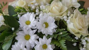 flores para velório de militar na cor branca