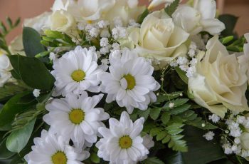 flores para velório de militar na cor branca